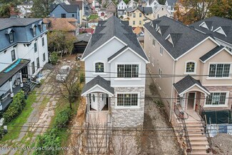 118 Taylor St, Staten Island, NY 10310