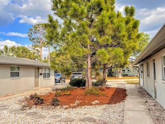 5850 Colonial Dr, Sarasota, FL 34231
