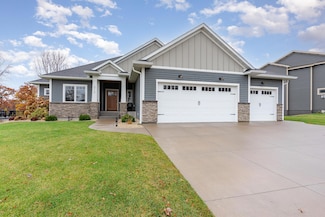 2719 Pine Ridge Blvd, Red Wing, MN 55066