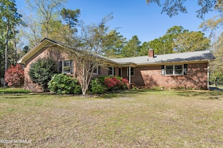 104 Lockwood Dr, Morehead City, NC 28557