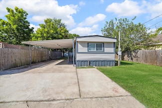 703 E Fayle St, Baytown, TX 77520