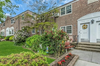 249-14 57th Ave Unit 259, Little Neck, NY 11362