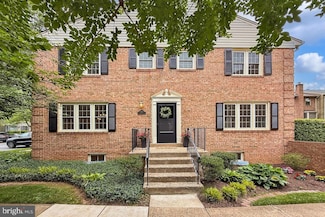 6569 Flagmaker Ct, Falls Church, VA 22042