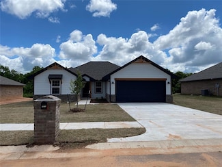 4613 Lincoln St, Harrah, OK 73045