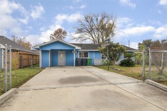206 Arnett Ln, Houston, TX 77037