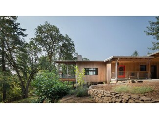 17171 NE Fairview Dr, Dundee, OR 97115