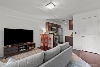 120 NW 39th St Unit 104, Seattle, WA 98107