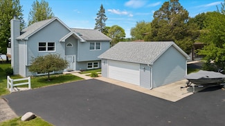 1905 E Grand Ave, Lindenhurst, IL 60046