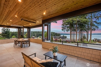 7402 Soundview Dr, Gig Harbor, WA 98335