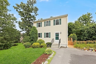 289 Weymouth St, Holbrook, MA 02343