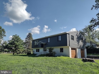 64 Bogle Dr, New Hope, PA 18938