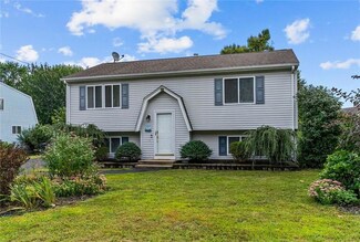 10 Kings Forest Ln, West Warwick, RI 02893