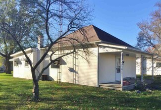 48 E Washington St, Poneto, IN 46781
