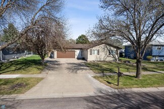 1922 18th St S, Fargo, ND 58103