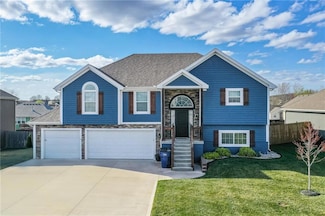 900 N Hickory Dr, Tonganoxie, KS 66086