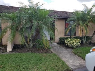 2132 Saint Marteen Ct, Kissimmee, FL 34741