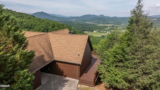 3935 Ravens Den Way, Sevierville, TN 37862