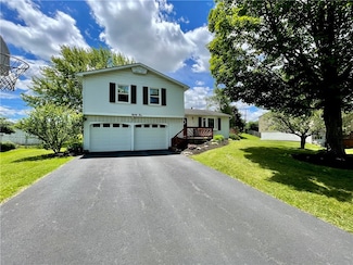 81 Blackwell Ln, Henrietta, NY 14467