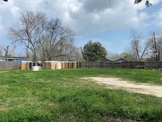608 Ester St, Dayton, TX 77535