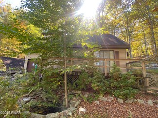 2242 Apley Ct, Bushkill, PA 18324