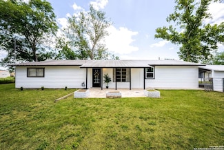 754 W County Road 672, Natalia, TX 78059