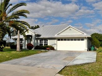 212 SW Ridgecrest Dr, Port Saint Lucie, FL 34953