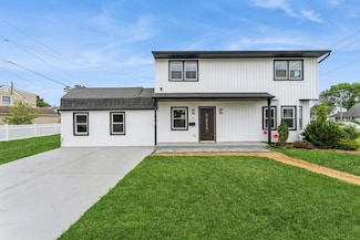 49 Griddle Ln, Levittown, NY 11756