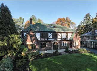 1200 Sunset View Dr, Akron, OH 44313