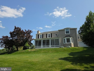 1050 Hillside Dr, York, PA 17403