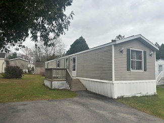 32 Pine Hill M H Park, Berwick, ME 03901