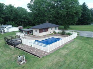 7 Magnolia Dr, Washington, IN 47501