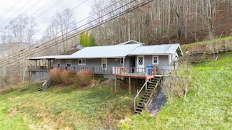 3059 Nc 261, Bakersville, NC 28705