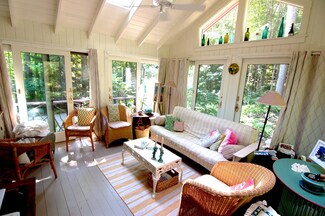 29 Maple St, Northport, ME 04849