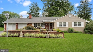 14 Farm Rd, Ewing, NJ 08638