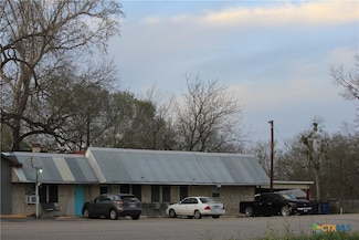 2410 W Kingsbury St, Seguin, TX 78155
