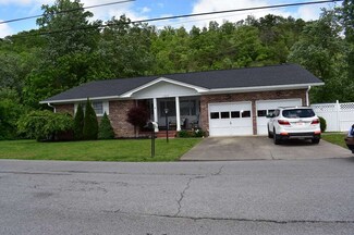 1205 Riverview Ln, Paintsville, KY 41240