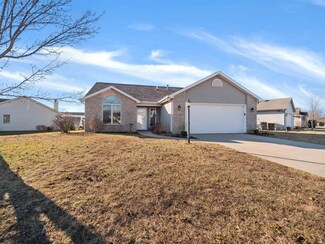 2320 Nuthatch Ln, Fort Wayne, IN 46825
