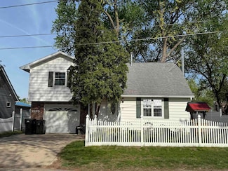 2225 Sumac Ave, Cedar Falls, IA 50613
