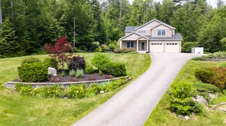 54 Diamond Dr, Henniker, NH 03242