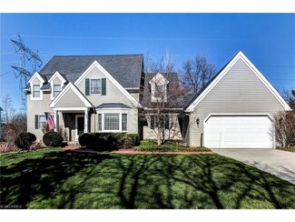 103 Waverly Ln, Chagrin Falls, OH 44022