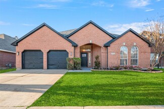 222 Jennifer Ln, Arlington, TX 76002
