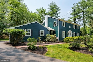 92 Lochatong Rd, Ewing, NJ 08628