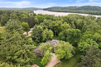 E4725 Riverside Dr, Spring Green, WI 53588