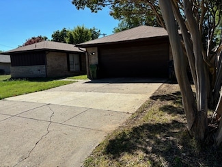2212 Honey Creek Ln, Arlington, TX 76006