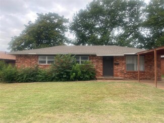 703 N 4th St, Weatherford, OK 73096