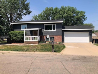 523 N 2nd Ave, Hastings, NE 68901