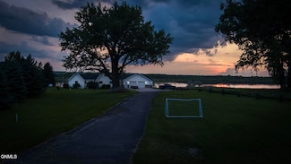 9332 Island Rd, Bismarck, ND 58503