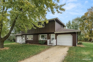 627 James St, Hinckley, IL 60520
