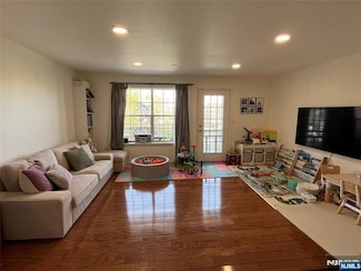 18 Garden Place Unit 242, Edgewater, NJ 07020