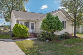 301 Alice Ave, Greenville, SC 29611